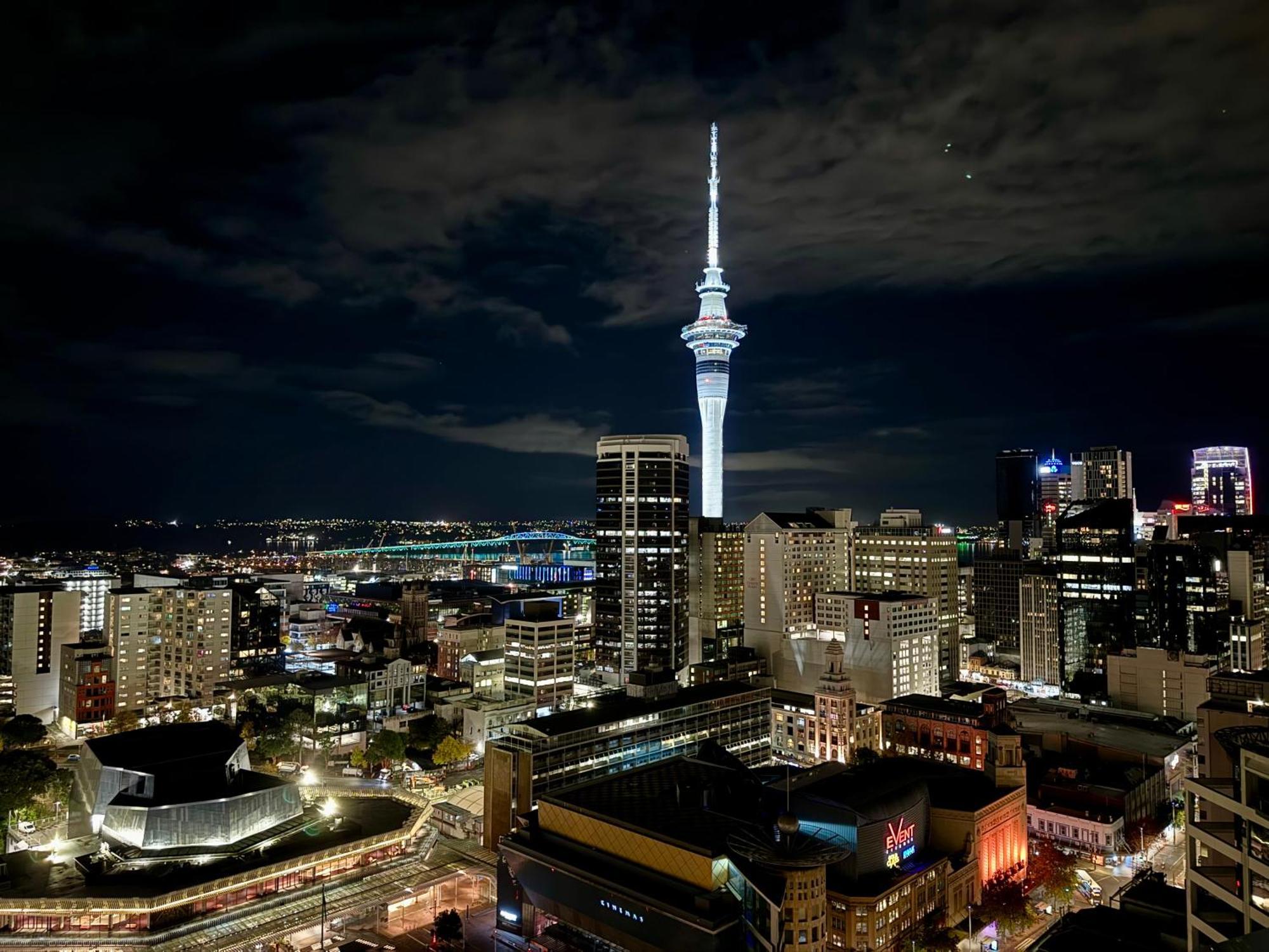 Skytower And City View 2 Bedroom Apartment On High Floor 오클랜드 외부 사진